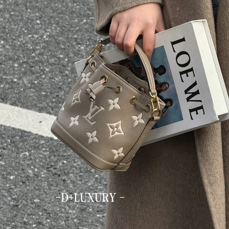 (每次上架都秒售❤️🔥)🏷LV 路易威登.Nano Noe 雙色迷你水桶包 斑鳩灰 芯片款-22