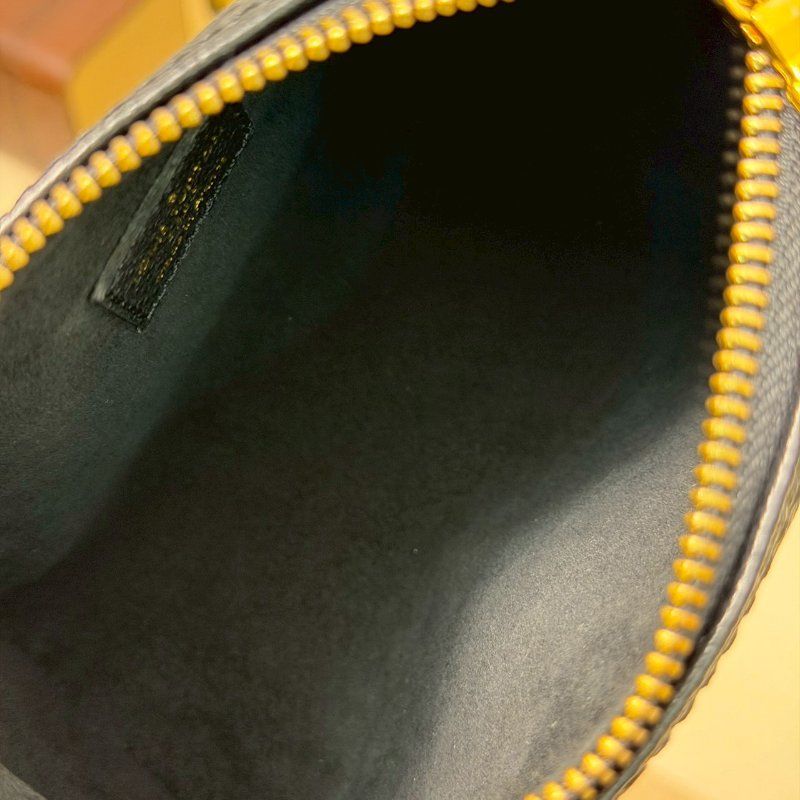 (稀有!低調質感🖤🖤)🏷LV 路易威登.Nano Speedy 黑壓紋 M82450 芯片款-21