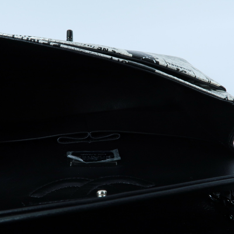 CHANEL 羊皮皮革Newspaper Graffiti ouble Flap Bag鏈帶肩背袋-4