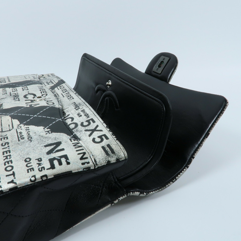 CHANEL 羊皮皮革Newspaper Graffiti ouble Flap Bag鏈帶肩背袋-10
