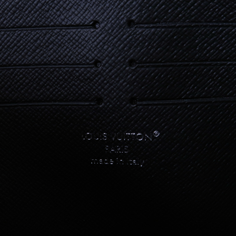 LOUIS VUITTON Monogram Eclipse Pochette Voyage MM手拿包-5