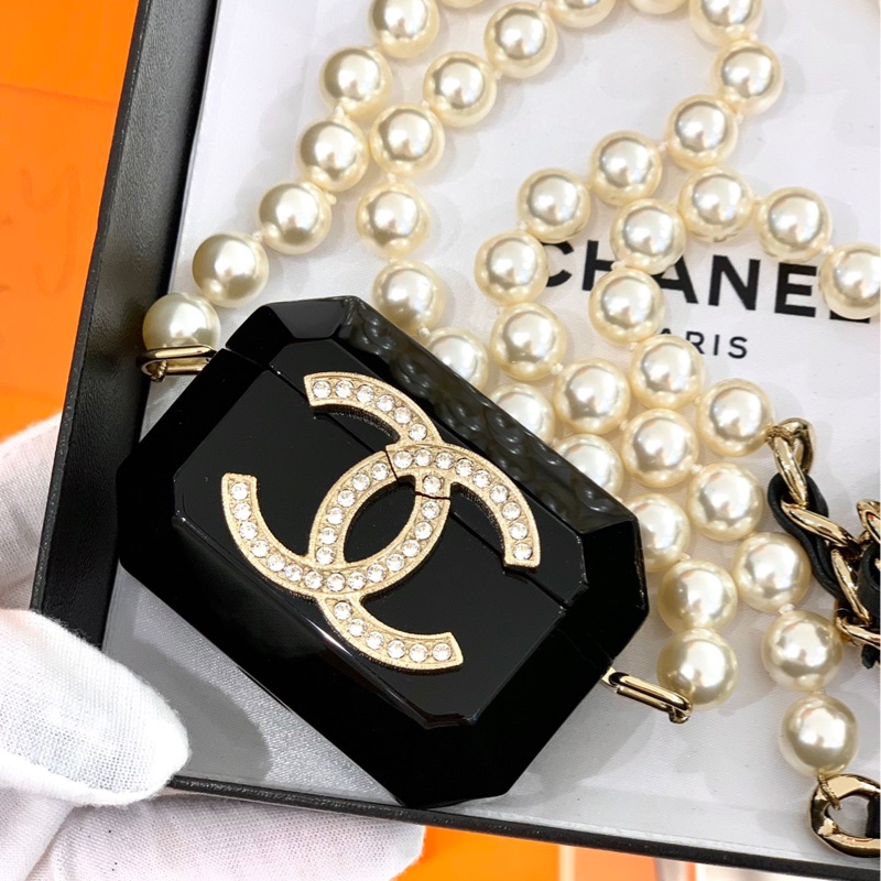 Chanel 香奈儿21工坊 亚克力珍珠耳机包-1