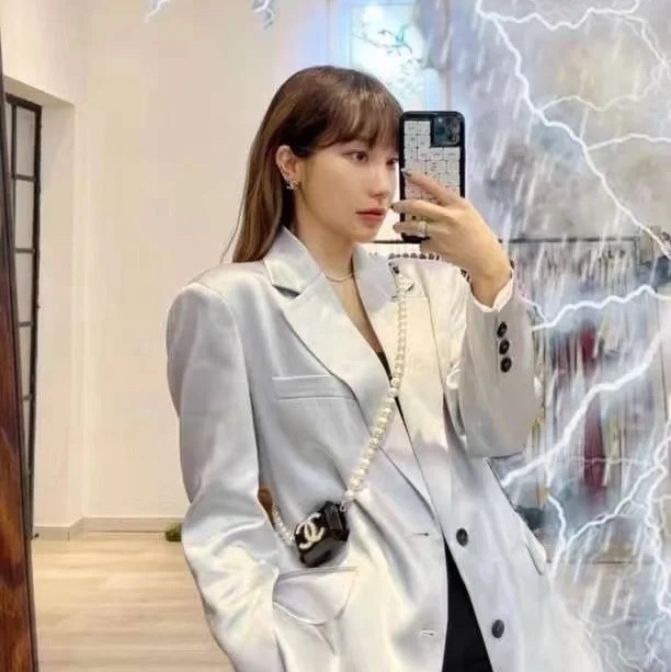 Chanel 香奈儿21工坊 亚克力珍珠耳机包-5