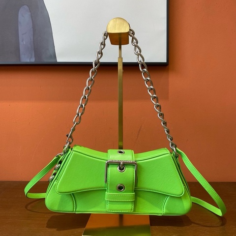 Balenciaga巴黎世家 LINDSAY 磁性閉合弧形牛皮 單肩斜挎包