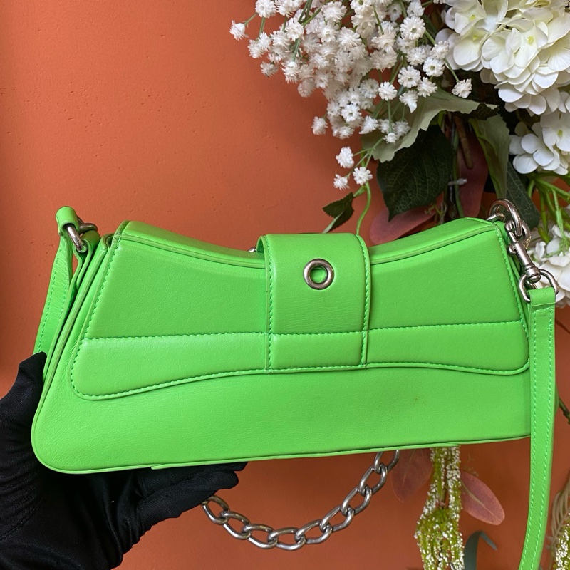 Balenciaga巴黎世家 LINDSAY 磁性閉合弧形牛皮 單肩斜挎包-2