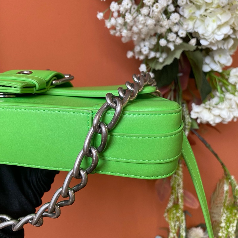 Balenciaga巴黎世家 LINDSAY 磁性閉合弧形牛皮 單肩斜挎包-4