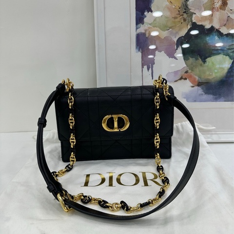 Dior/迪奧 Miss Caro 新款 黑金琺瑯鏈條包 尺寸18*12*5.5cm，黑色羊皮菱格紋 金色鏈條