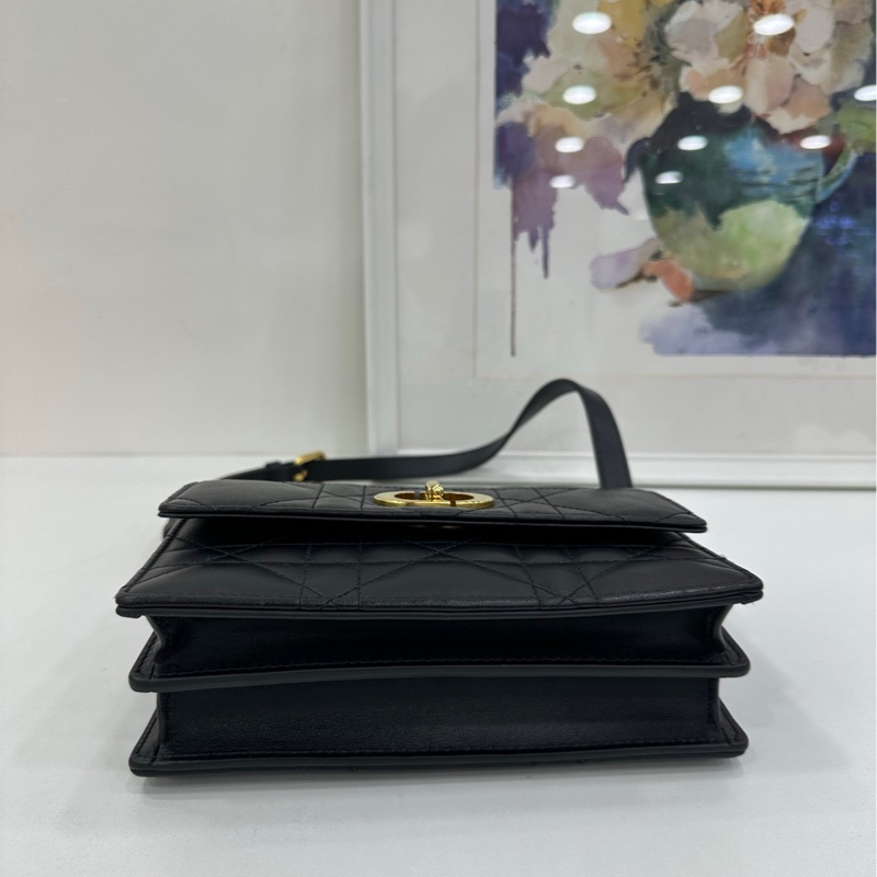 Dior/迪奧 Miss Caro 新款 黑金琺瑯鏈條包 尺寸18*12*5.5cm，黑色羊皮菱格紋 金色鏈條-5
