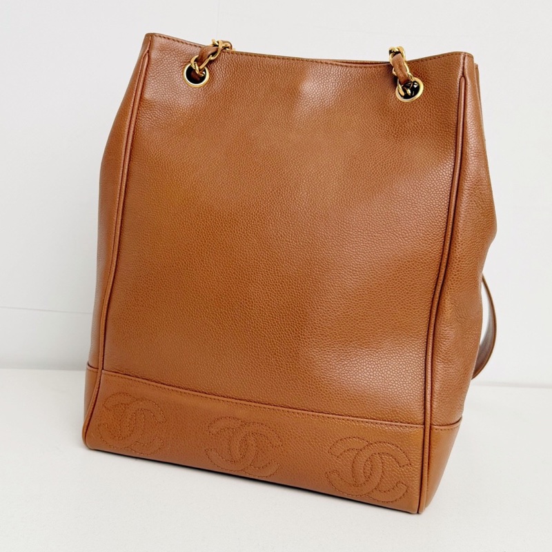 【近新閒置品】Chanel 香奈兒 4開焦糖色荔枝牛皮金扣奶粉包琴譜水桶包-3