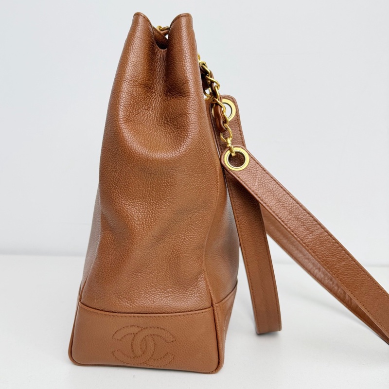 【近新閒置品】Chanel 香奈兒 4開焦糖色荔枝牛皮金扣奶粉包琴譜水桶包-4