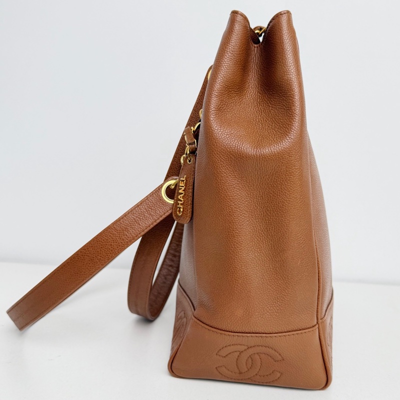 【近新閒置品】Chanel 香奈兒 4開焦糖色荔枝牛皮金扣奶粉包琴譜水桶包-5