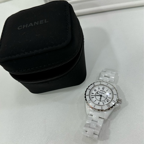 CHANEL香奈兒J12系列白色陶瓷女士石英腕錶，33mm錶徑