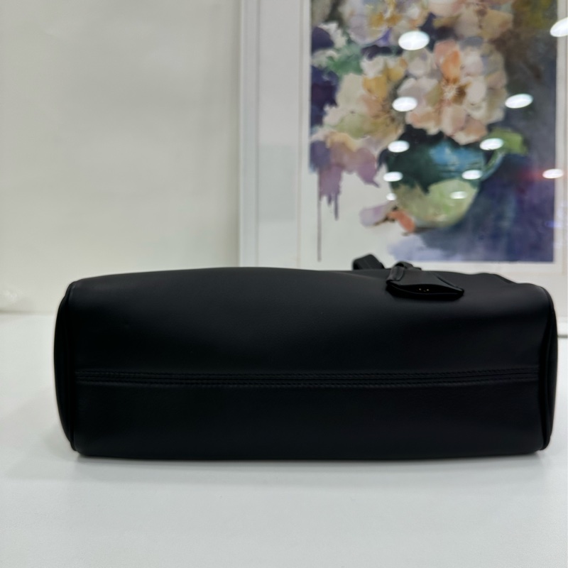 Prada 普拉達 25年新款 soft grain法國棍腋下包-6