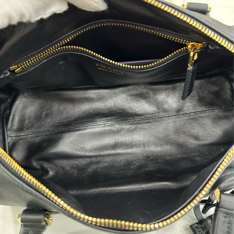 Prada 普拉達 25年新款 soft grain法國棍腋下包-7