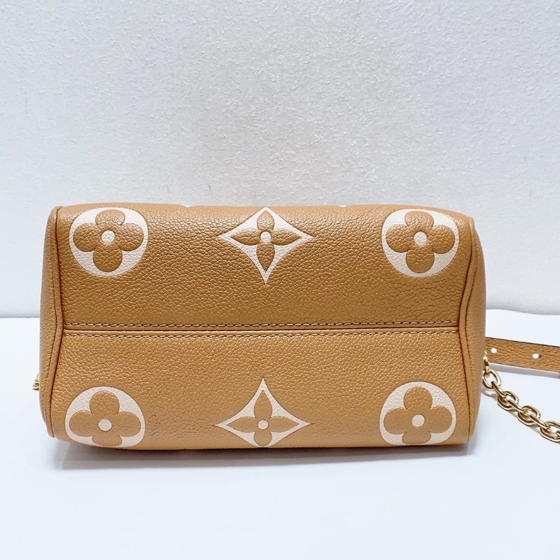 ️lv speedy20奶茶色牛皮壓紋 手提肩背斜背芯片款 20 ×11×17cm 98新配件塵袋-6