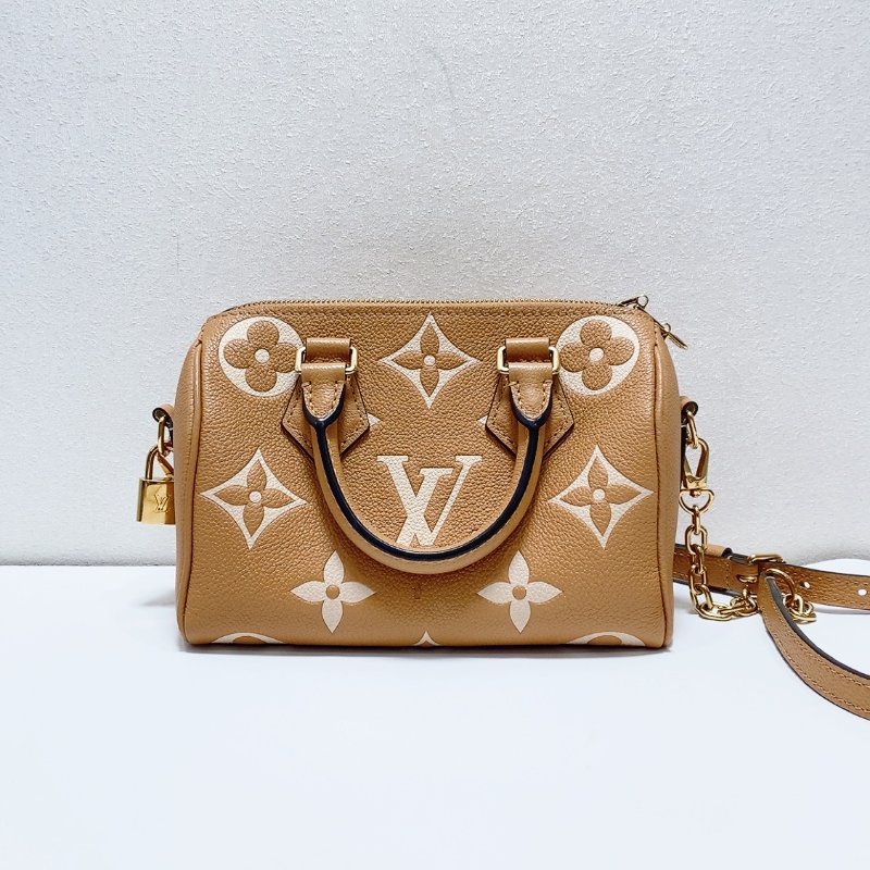 ️lv speedy20奶茶色牛皮壓紋 手提肩背斜背芯片款 20 ×11×17cm 98新配件塵袋-8