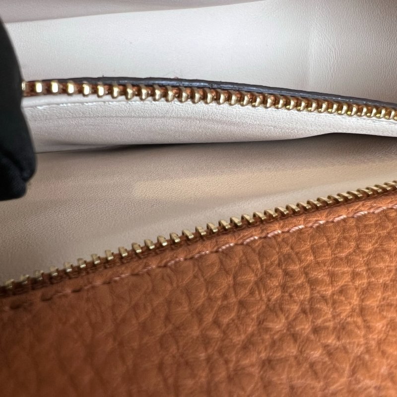 LV  焦糖色Pont NeufSoft PM 斜背包-7