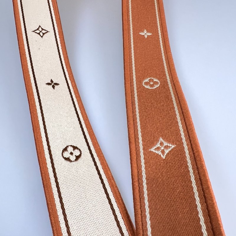 LV  焦糖色Pont NeufSoft PM 斜背包-12