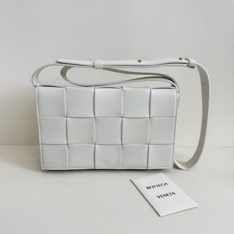 BV 葆蝶家 白色編制斜挎包-0