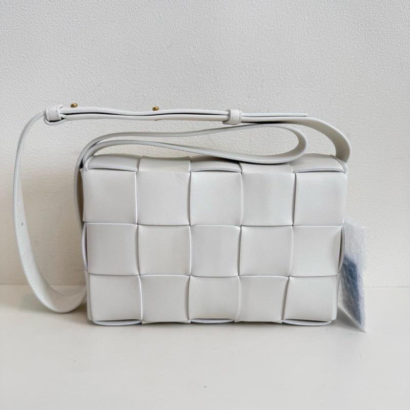 BV 葆蝶家 白色編制斜挎包-2