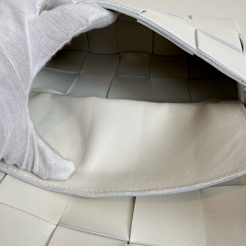 BV 葆蝶家 白色編制斜挎包-8