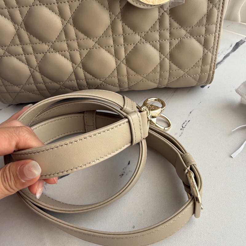 Dior 黛妃 有斜背帶 5*5 奶茶色-1