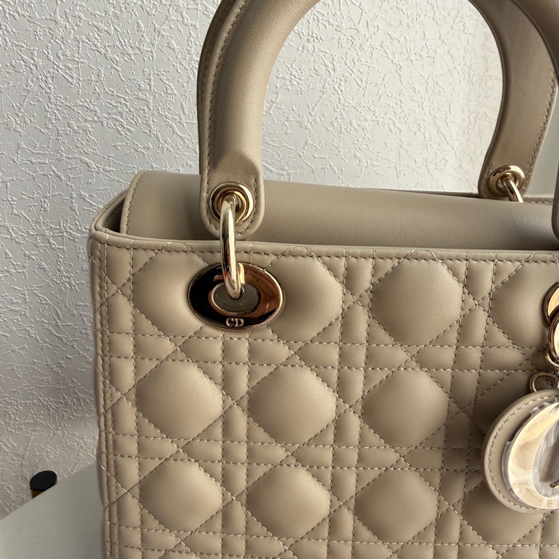 Dior 黛妃 有斜背帶 5*5 奶茶色-2