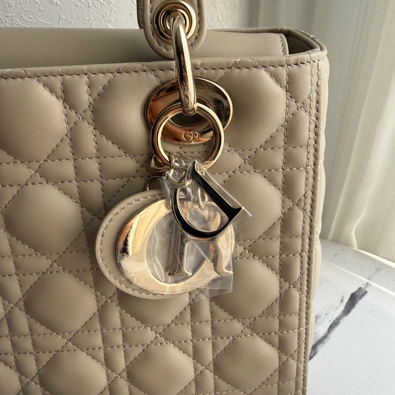 Dior 黛妃 有斜背帶 5*5 奶茶色-3