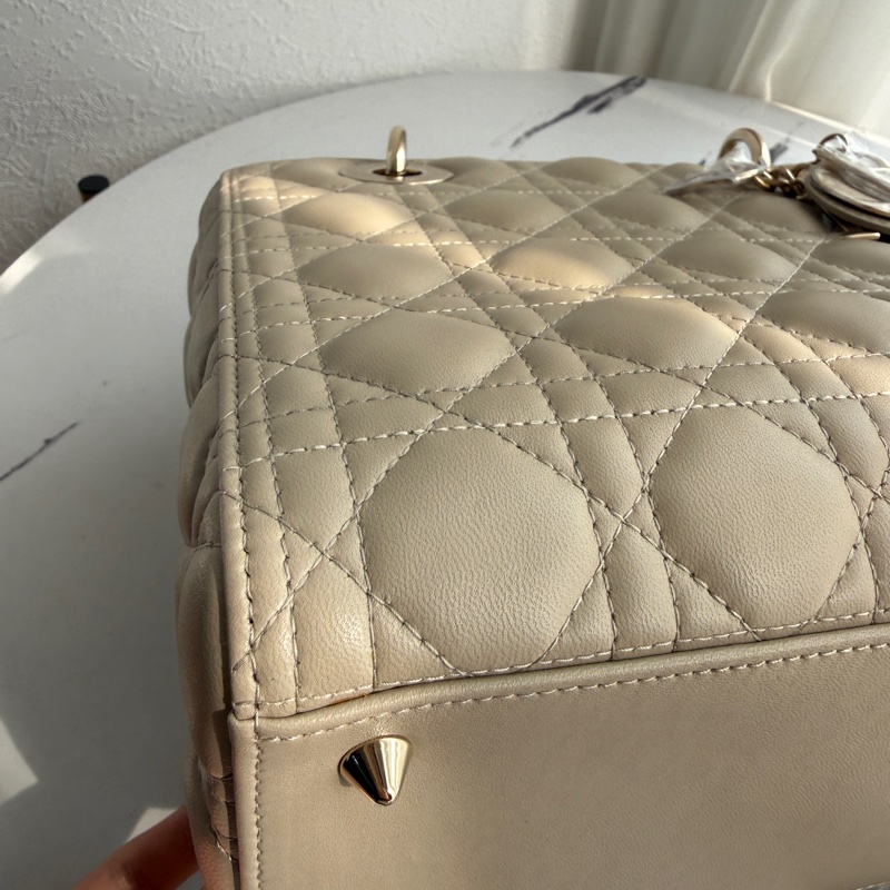 Dior 黛妃 有斜背帶 5*5 奶茶色-17