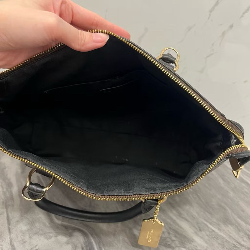 Coach老花黑棕包-4