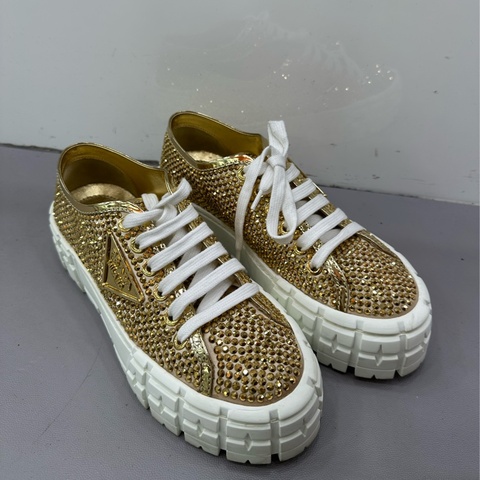 PRADA普拉達 金色滿鑽三角標LOGO板鞋 尺寸/38.5碼