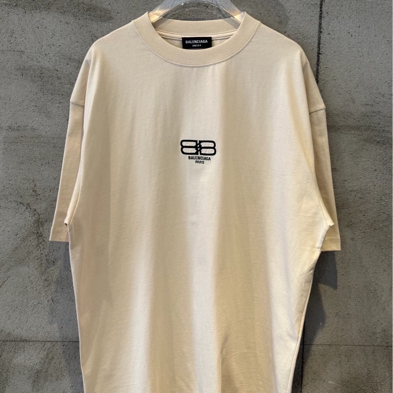 巴黎世家balenciaga #Balenciaga 米白色T恤 刺繡短袖-1