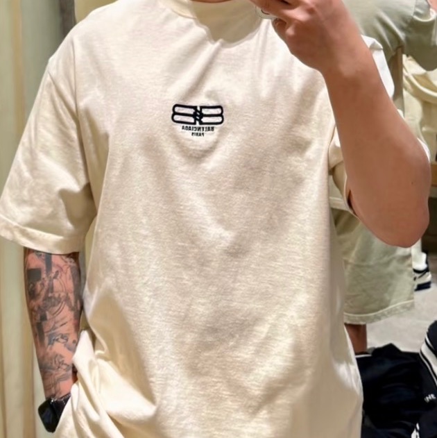 巴黎世家balenciaga #Balenciaga 米白色T恤 刺繡短袖-2