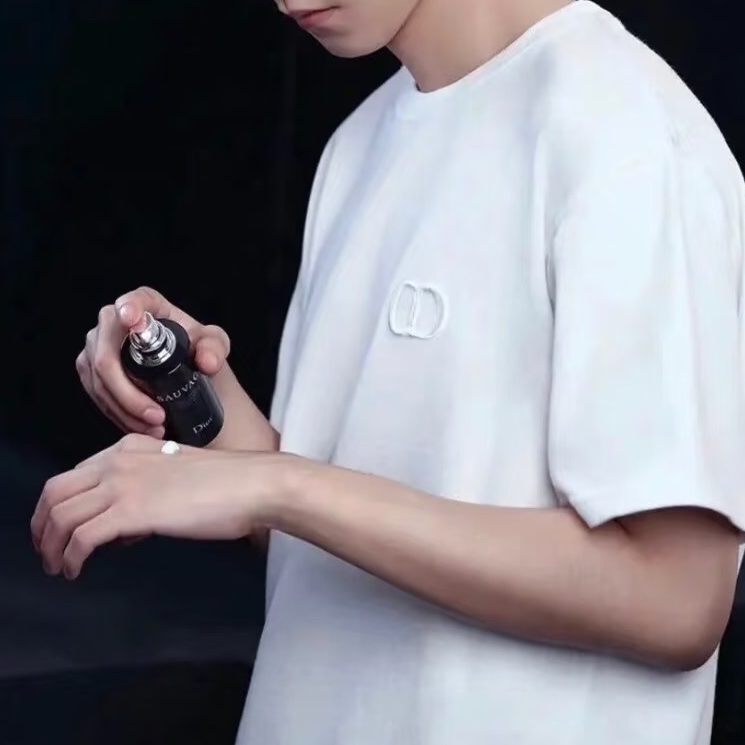 Dior 刺繡白色短袖-1