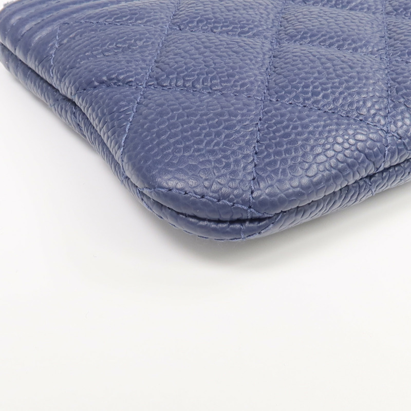 CHANEL 牛皮皮革Boy Pouch金扣手拿包-6