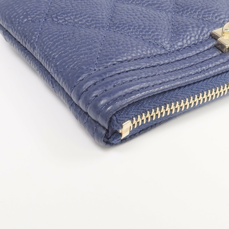 CHANEL 牛皮皮革Boy Pouch金扣手拿包-7