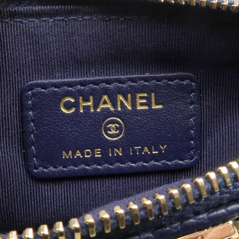 CHANEL 牛皮皮革Boy Pouch金扣手拿包-12