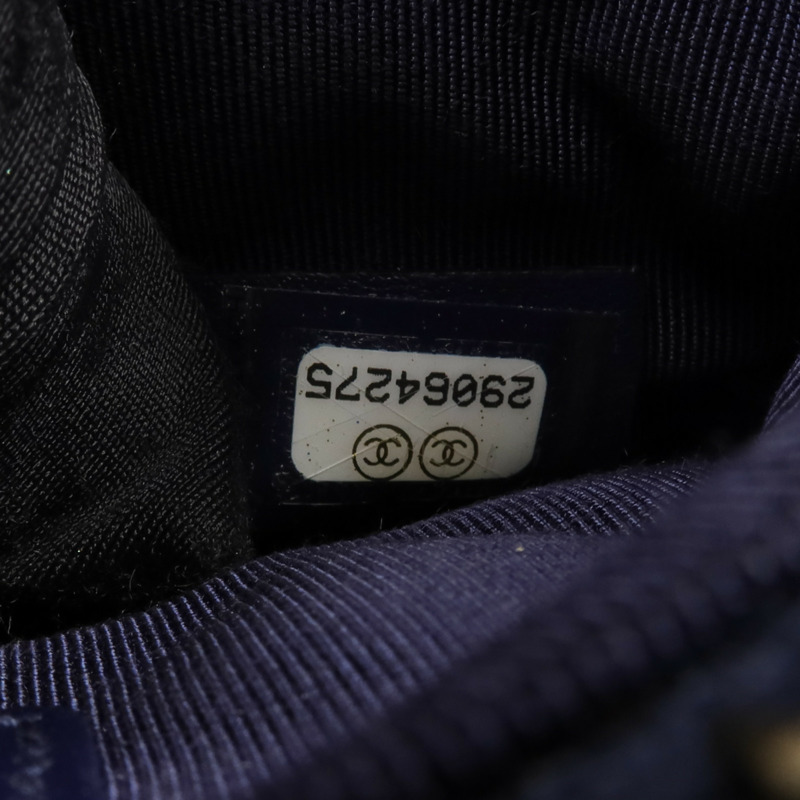 CHANEL 牛皮皮革Boy Pouch金扣手拿包-13