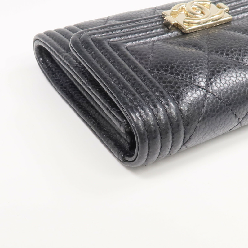 CHANEL 牛皮皮革Boy Card Case金扣卡片套-8