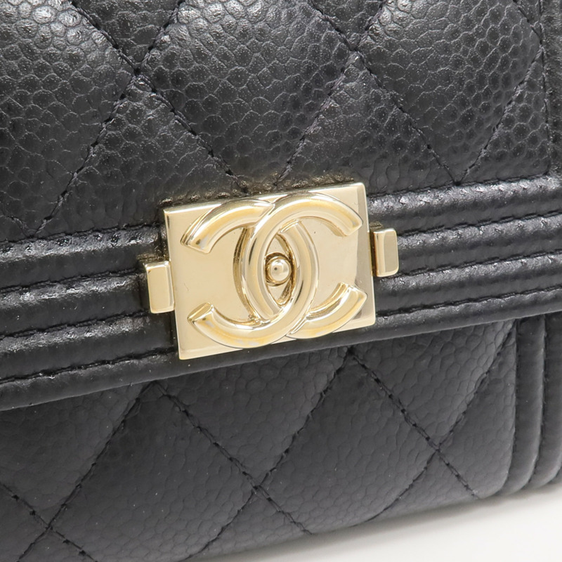CHANEL 牛皮皮革Boy Card Case金扣卡片套-10