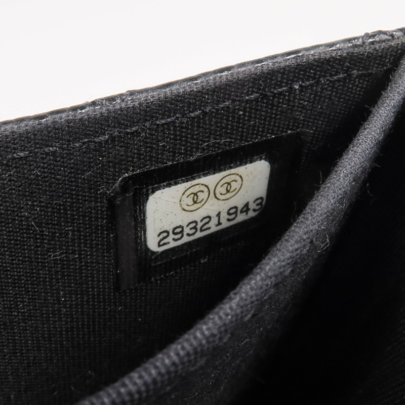 CHANEL 牛皮皮革Boy Card Case金扣卡片套-13