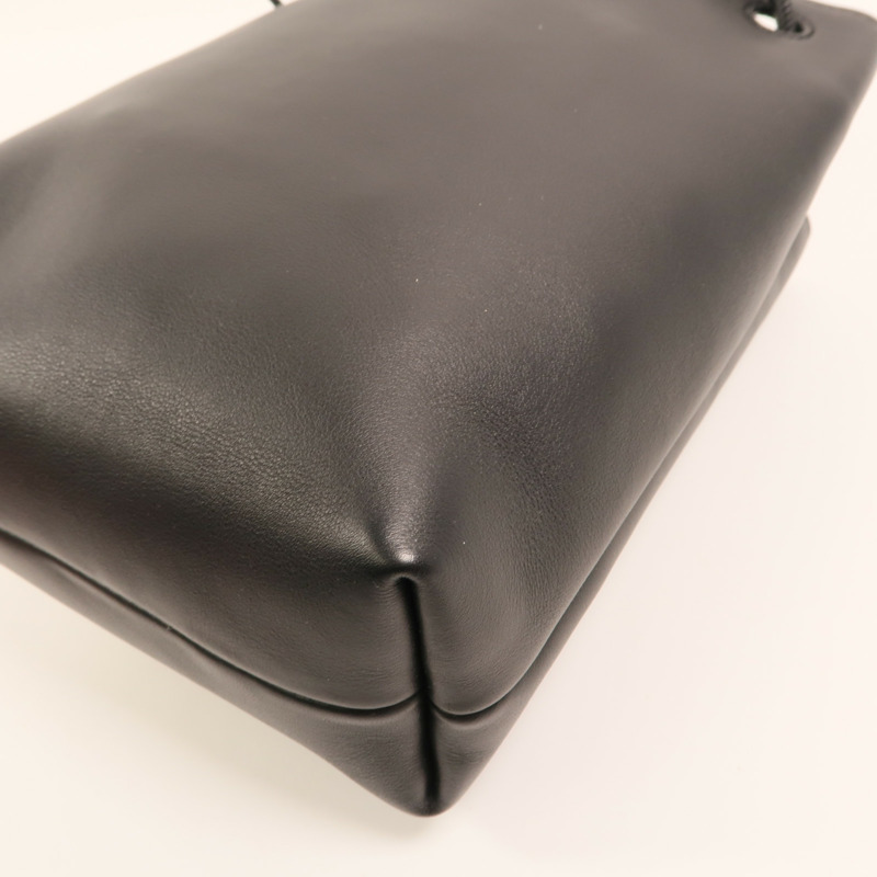 LOEWE 牛皮皮革Pebble Pouch肩背袋-12