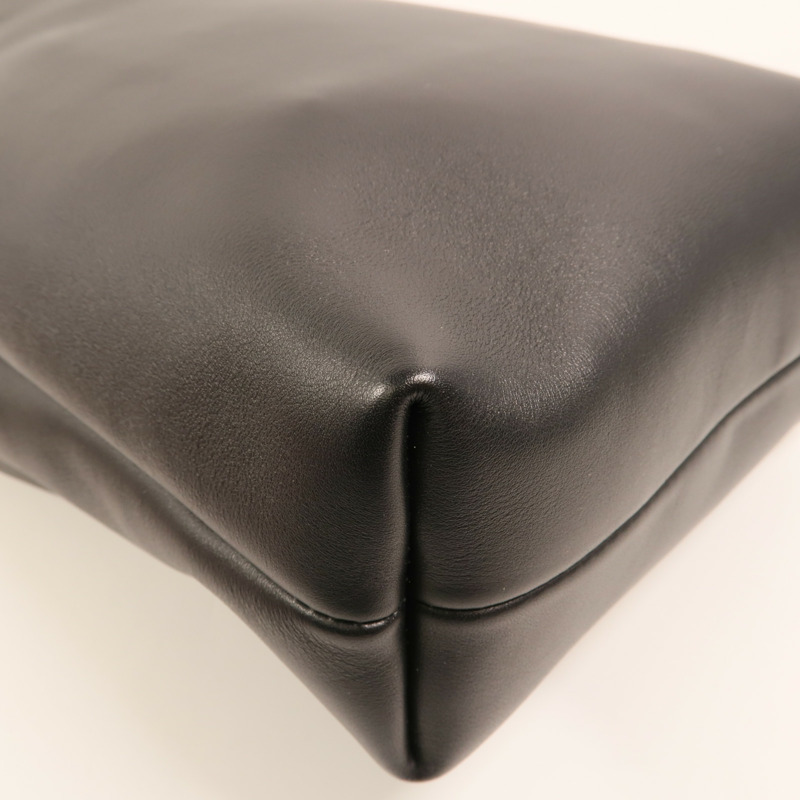 LOEWE 牛皮皮革Pebble Pouch肩背袋-13