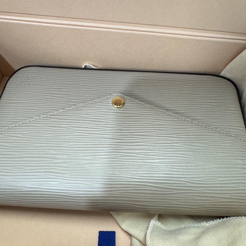 LV WOC三合一水波紋鏈條包 斜背包 台灣購證正本 極新包-2