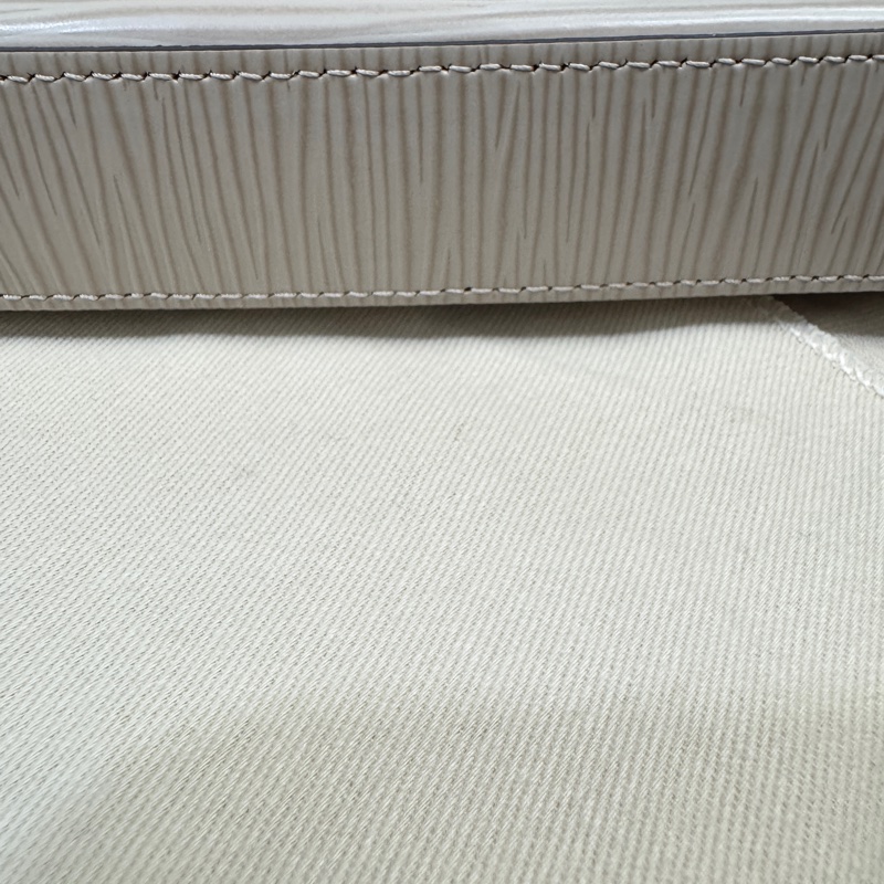 LV WOC三合一水波紋鏈條包 斜背包 台灣購證正本 極新包-7