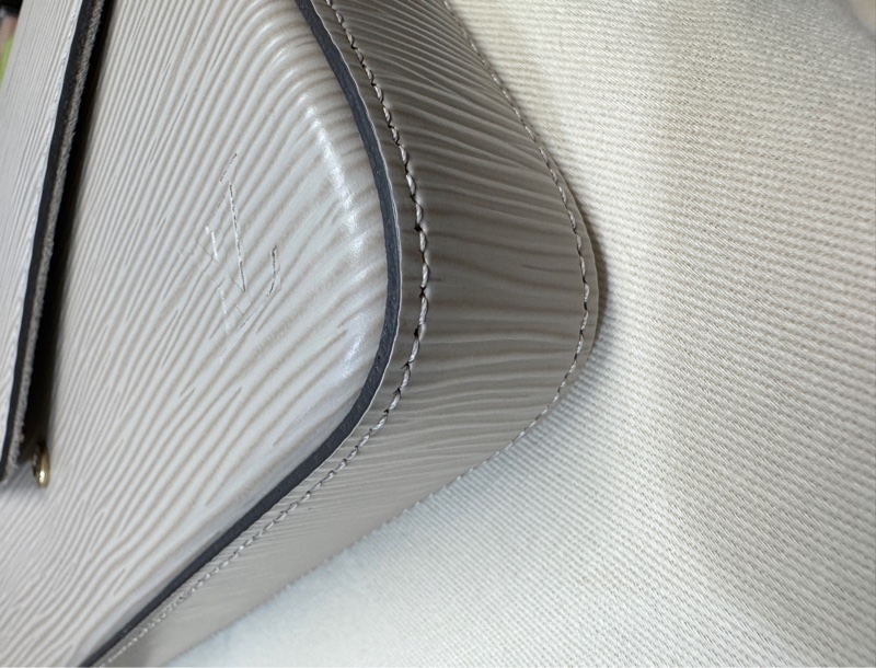 LV WOC三合一水波紋鏈條包 斜背包 台灣購證正本 極新包-8