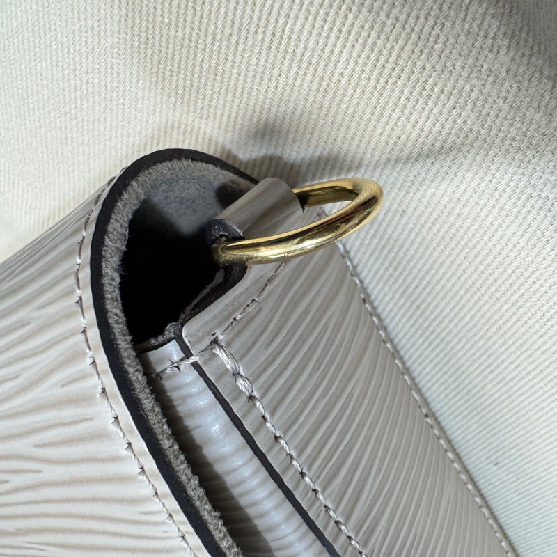 LV WOC三合一水波紋鏈條包 斜背包 台灣購證正本 極新包-9