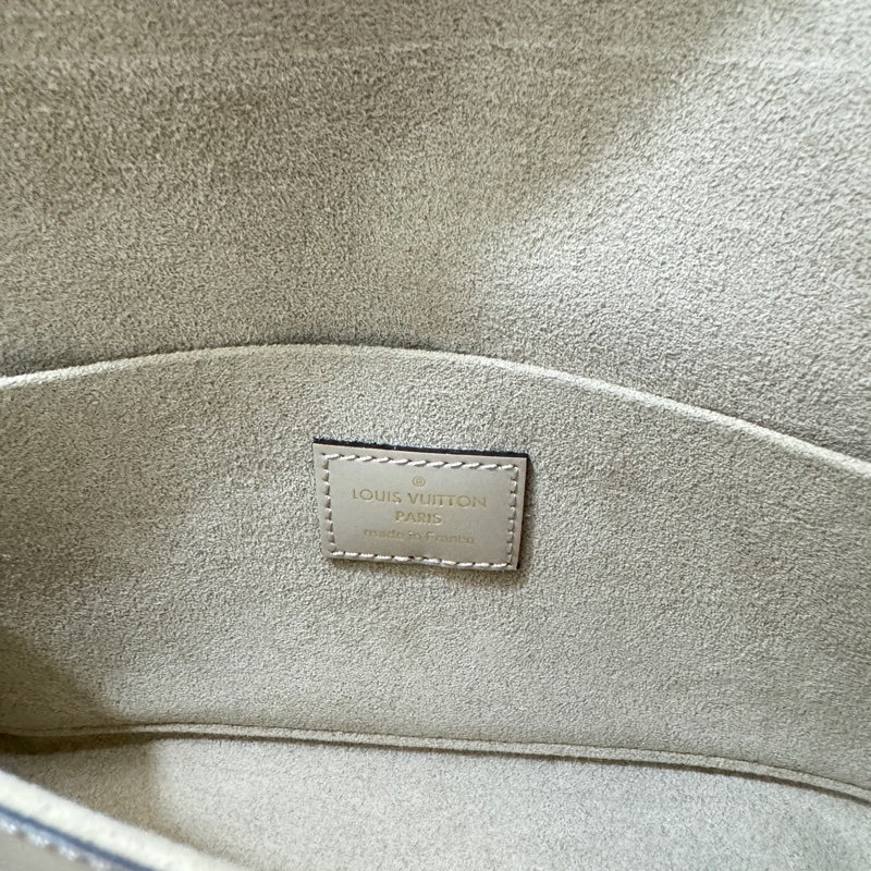 LV WOC三合一水波紋鏈條包 斜背包 台灣購證正本 極新包-14