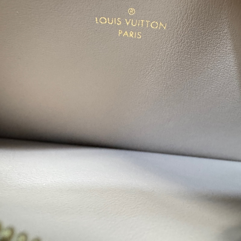 LV WOC三合一水波紋鏈條包 斜背包 台灣購證正本 極新包-15