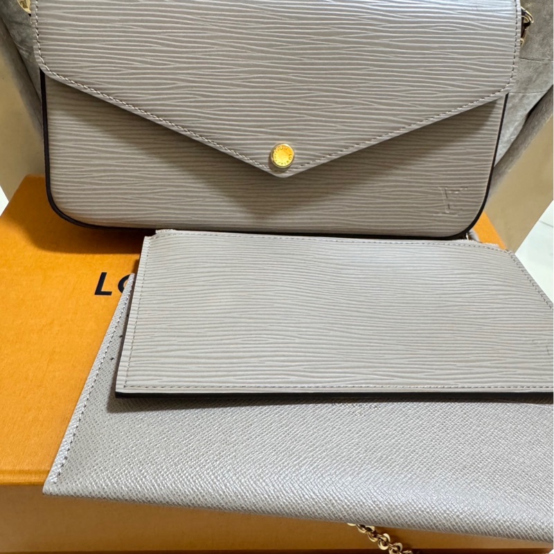 LV WOC三合一水波紋鏈條包 斜背包 台灣購證正本 極新包-5